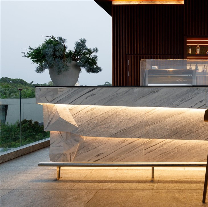 Marble veneer with fiberglass backing